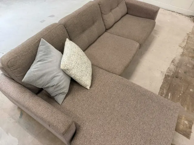 Secondhand L shape