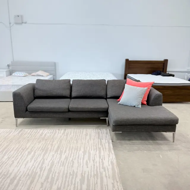 Freedom L shape chaise sofa from the front, showing the full 2.85 m width and slim metal legs