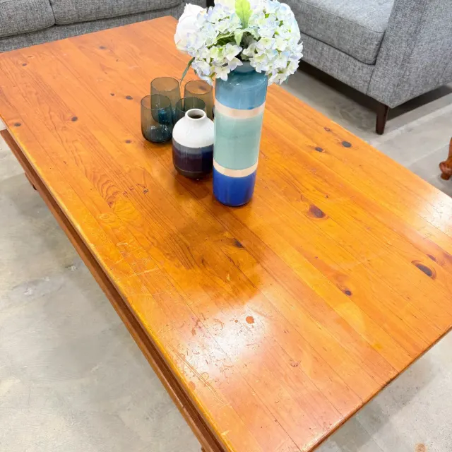 Close-up of the knotty pine plank top with a warm honey finish