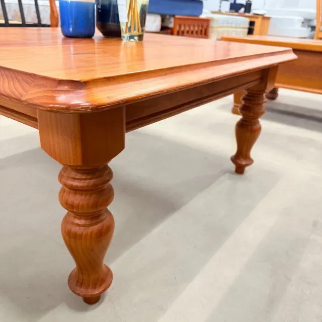 Turned pine leg and moulded tabletop corner