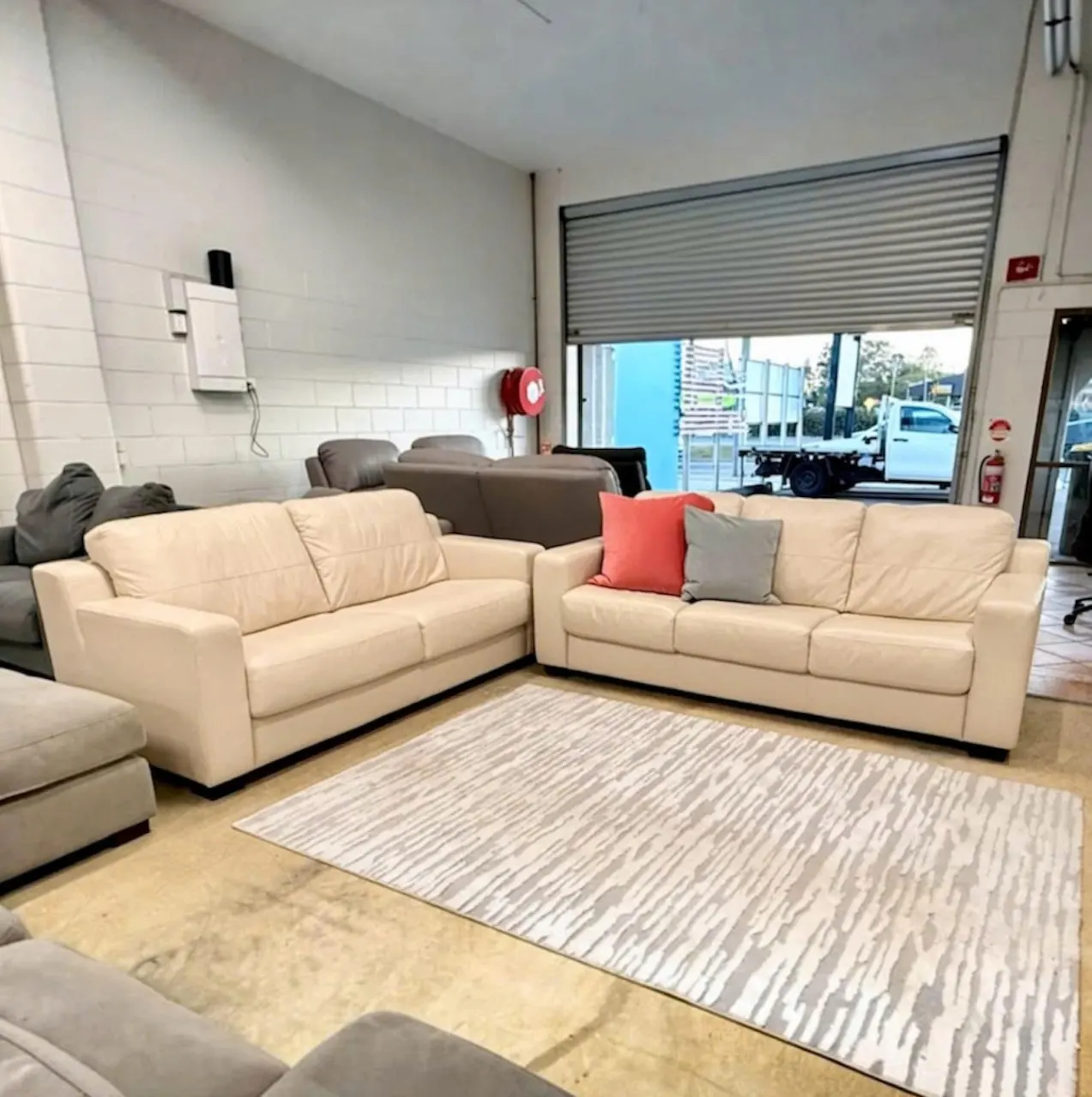 Comfortable 3 & 2 Seater GENUINE LEATHER Sofa Set — photo 1