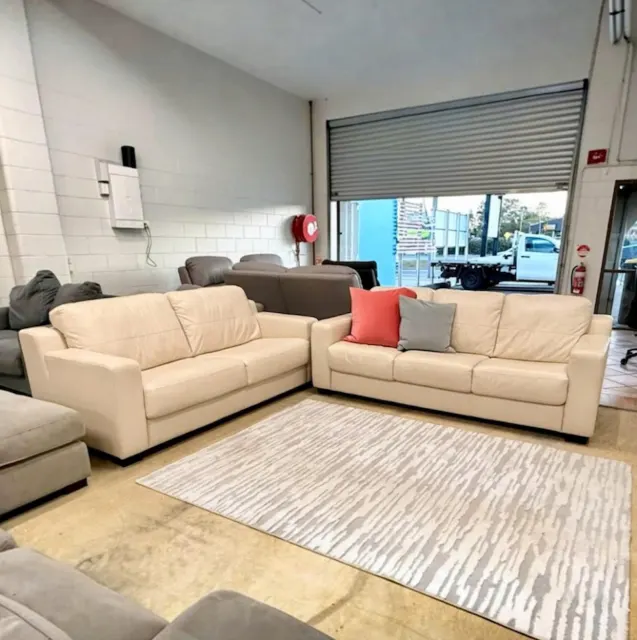 Comfortable 3 & 2 Seater GENUINE LEATHER Sofa Set — photo 1
