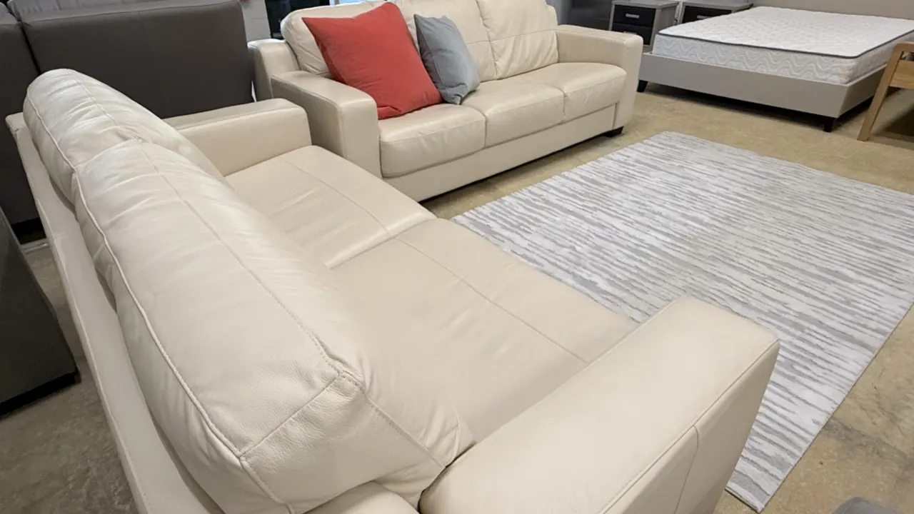 Comfortable 3 & 2 Seater GENUINE LEATHER Sofa Set — photo 2
