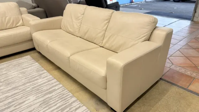 Comfortable 3 & 2 Seater GENUINE LEATHER Sofa Set — photo 4