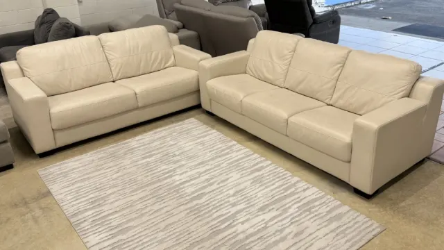 Comfortable 3 & 2 Seater GENUINE LEATHER Sofa Set — photo 3