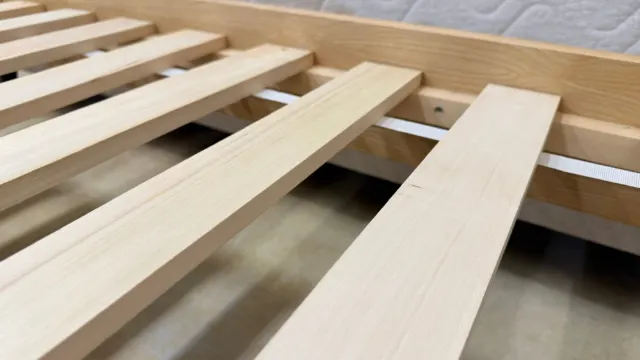 wooden bed Q