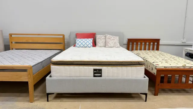 Upholstered Bed & Posturepedic Mattress Queen size — photo 3