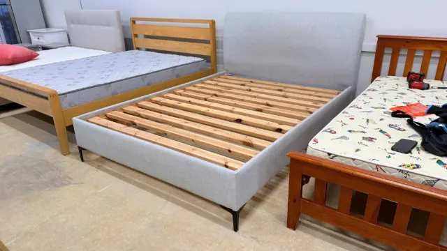 Upholstered Bed & Posturepedic Mattress Queen size — photo 2