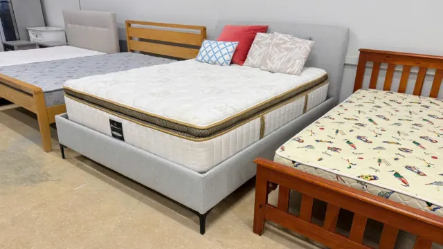 Upholstered Bed & Posturepedic Mattress Queen size — photo 1