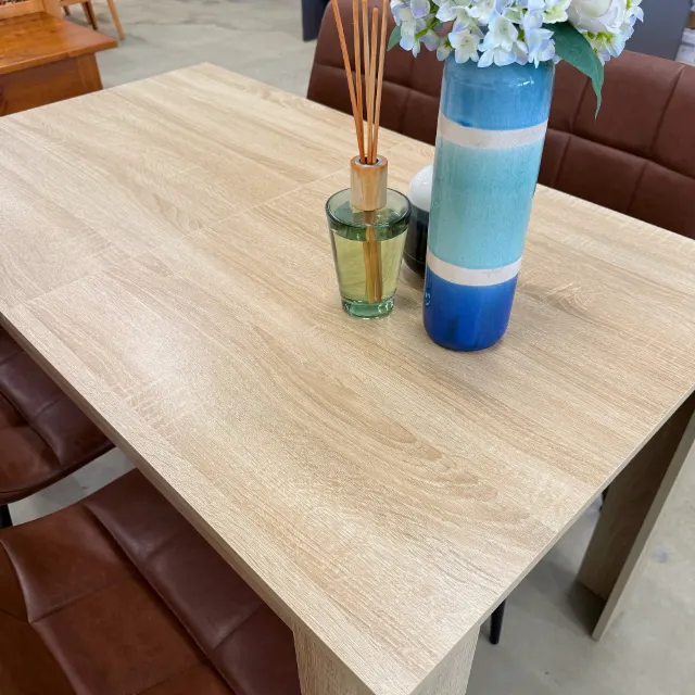 Close-up of the oak look table top