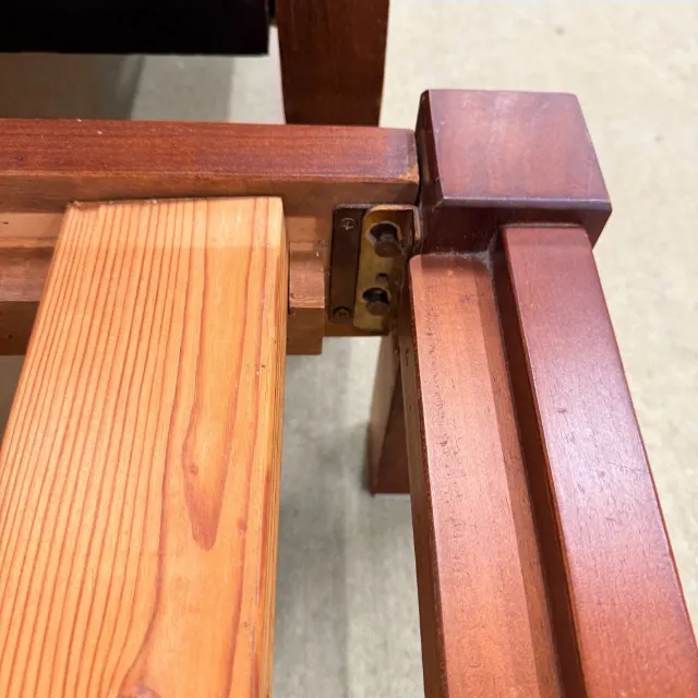 Rail bracket and headboard post detail
