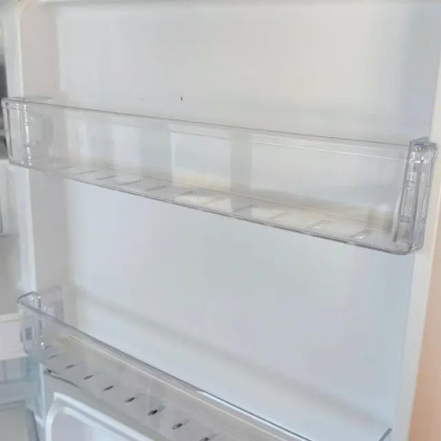Fridge door shelves