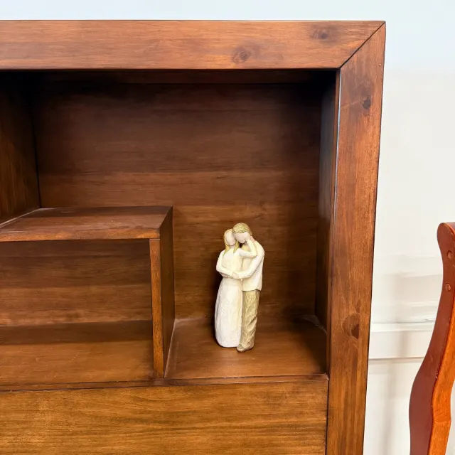 Open display shelf in the walnut bookcase headboard
