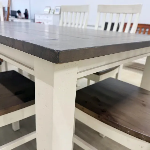 Table corner and white leg detail