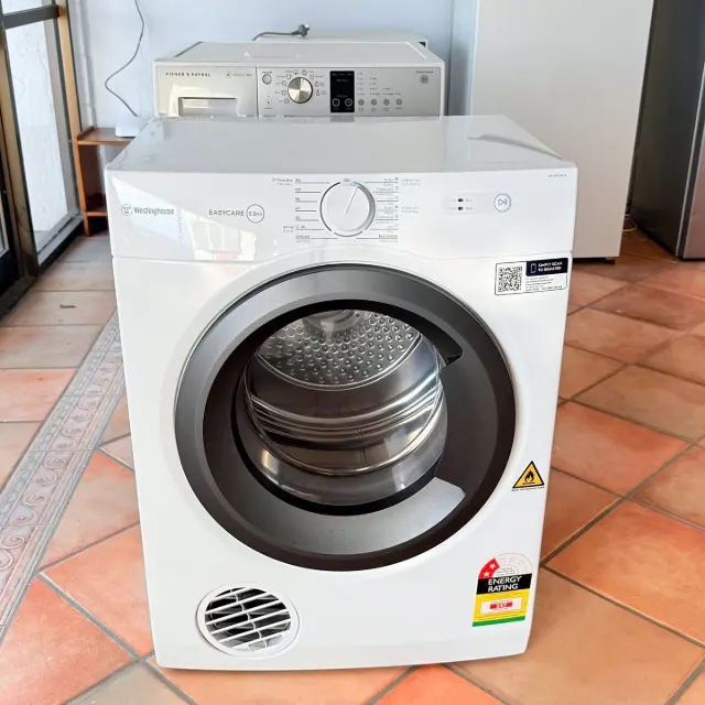 Westinghouse 5.5kg vented dryer, front view