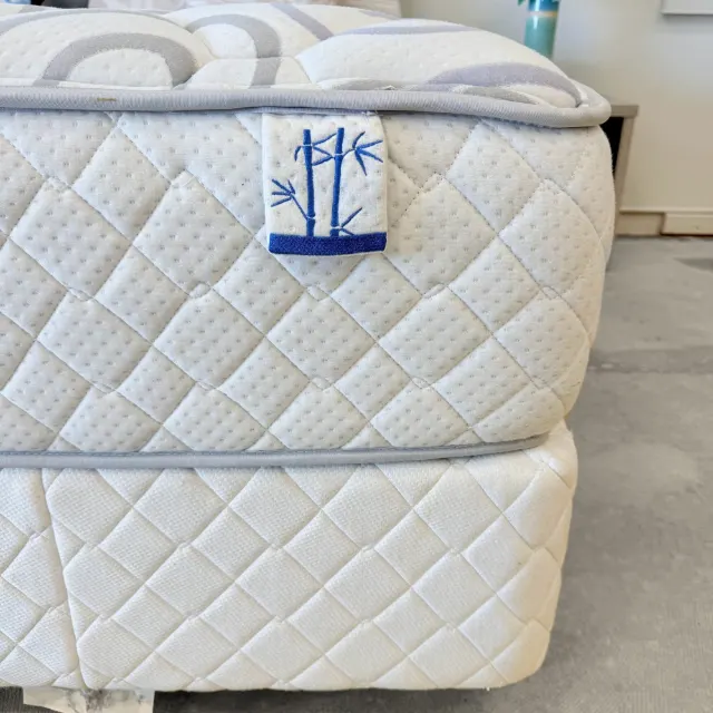 King Ensemble - Base & Mattress — photo 8