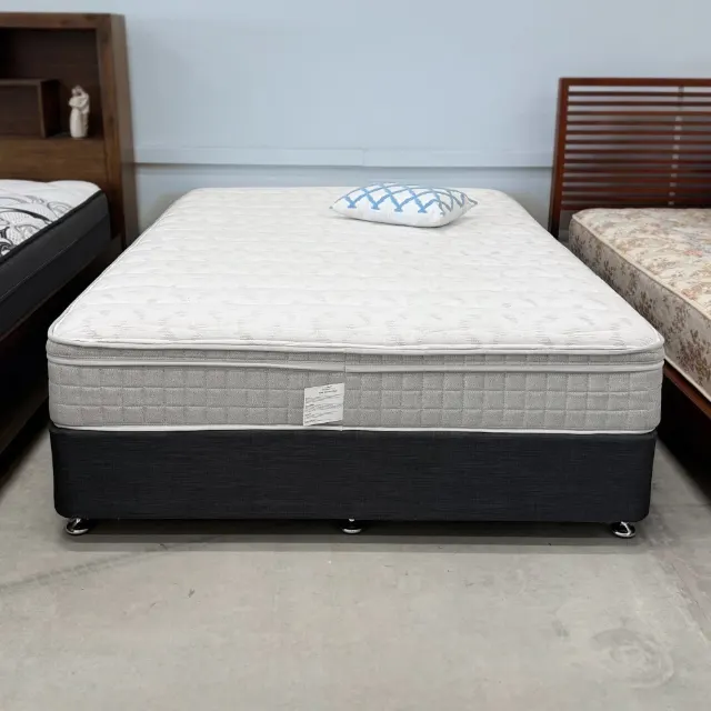 QUALITY Queen Ensemble - Base & Mattress — photo 1
