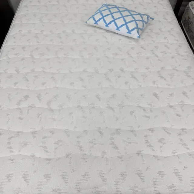 QUALITY Queen Ensemble - Base & Mattress — photo 11