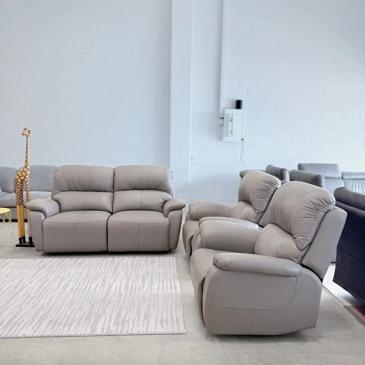 Taupe Leather Recliner 2+1+1 — photo 2