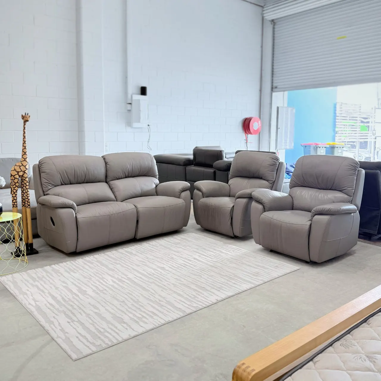Taupe Leather Recliner 2+1+1 — photo 1