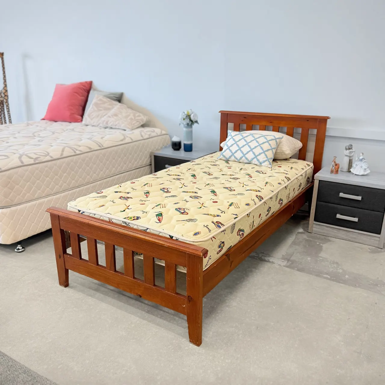 Kids Single Bed + Mattress — photo 2